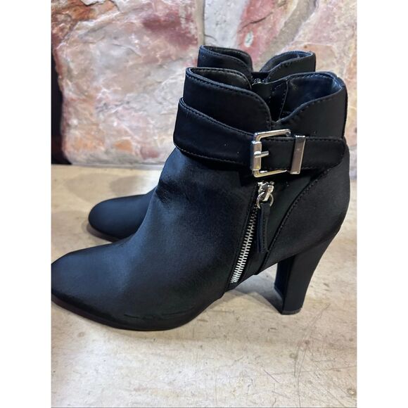 Unisa Black Fabric Ankle Heeled Booties Size10M Buckle & Side Zipper - Picture 1 of 11